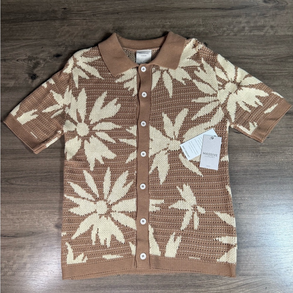 NWT - Massive Luxury Button Down/Up Knit Crochet Short Sleeve Shirt (Medium)